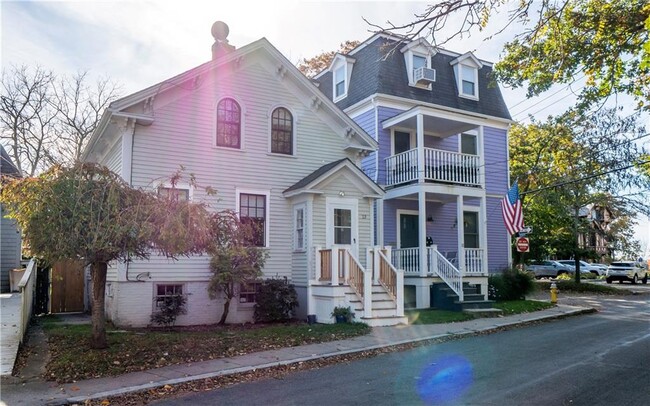 13 Old Beach Rd in Newport, RI - Building Photo - Building Photo