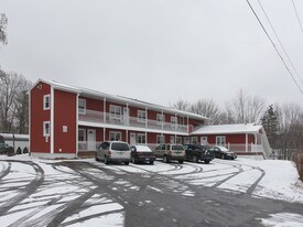 220 N Broad St in Schuylerville, NY - Building Photo