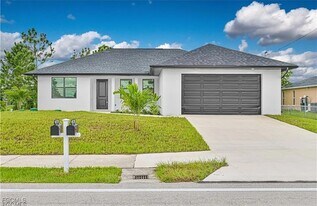 4303 12th St W in Lehigh Acres, FL - Building Photo