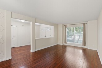 3725 NW Banff Dr in Portland, OR - Building Photo - Building Photo