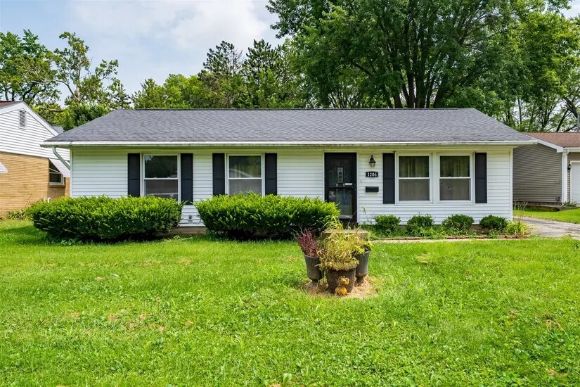 1206 Aurora Way in Normal, IL - Building Photo