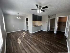 1405 Ireland Dr in Fayetteville, NC - Foto de edificio - Building Photo