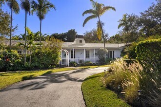 7290 SW 77th Terrace in Miami, FL - Building Photo - Building Photo