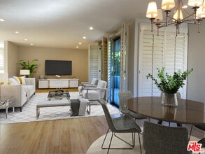 344 N Palm Dr in Beverly Hills, CA - Building Photo - Building Photo