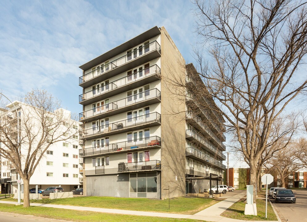 8306 Jasper Ave NW in Edmonton, AB - Building Photo