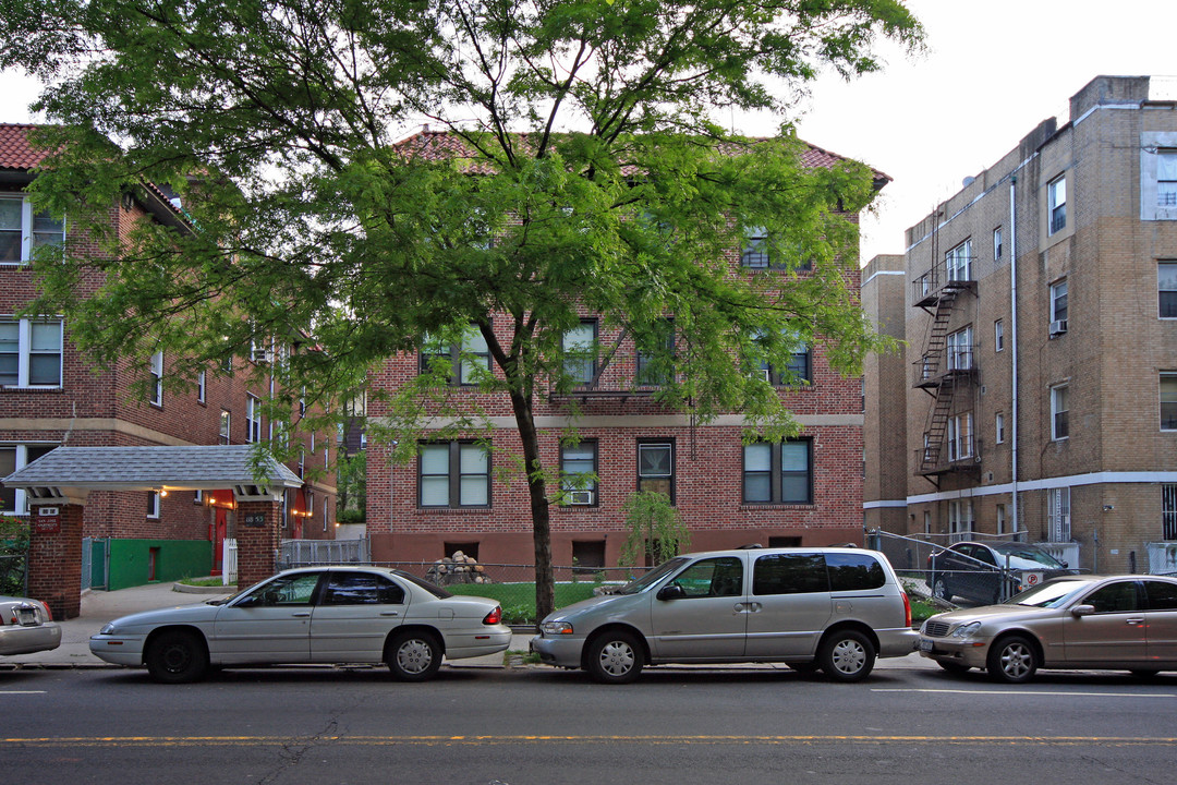 118-53 Metropolitan Ave in Kew Gardens, NY - Building Photo