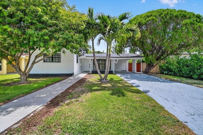property at 2112 N 14th Terrace