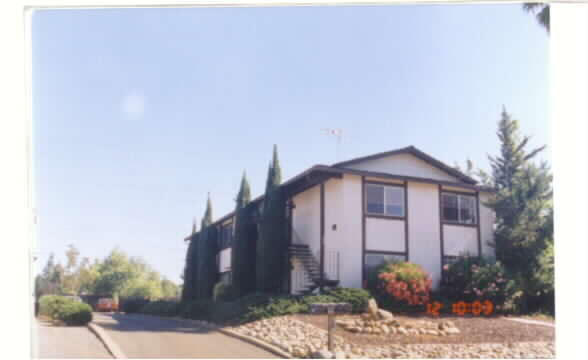 319 Montrose Dr in Folsom, CA - Foto de edificio