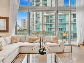 90 SW 3rd St, Unit 501 in Miami, FL - Building Photo - Building Photo