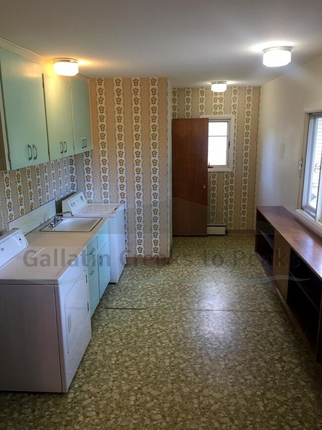 property at 304 S 13th Ave