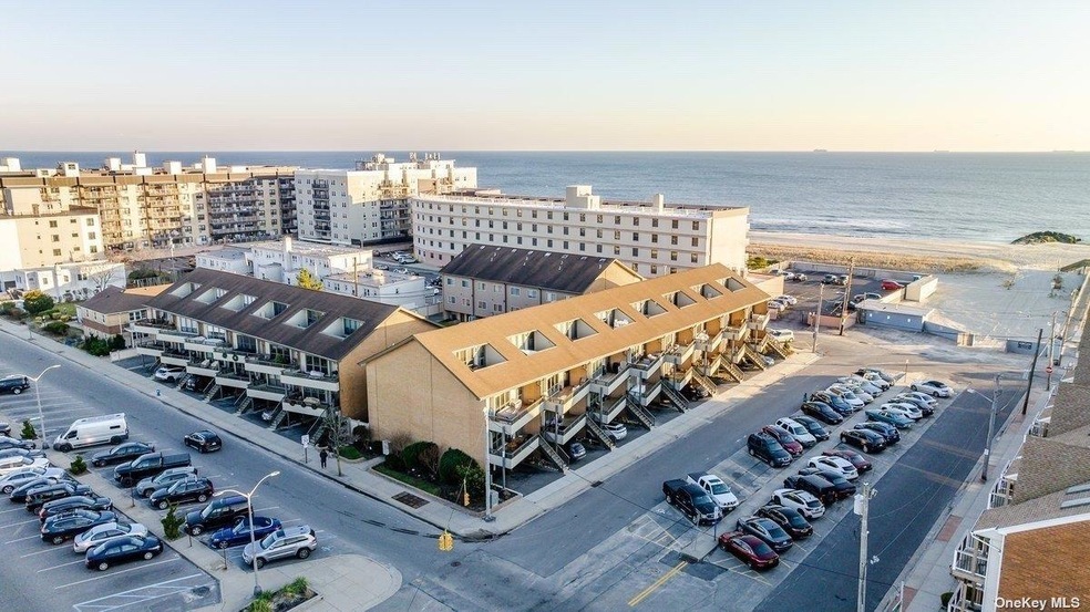 804 E Broadway, Unit Main in Long Beach, NY - Building Photo