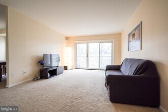 11923 Parklawn Dr-Unit -303 in Rockville, MD - Building Photo - Building Photo