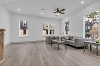 5302 Kindred Gdn Ln in Houston, TX - Building Photo - Building Photo