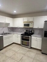 6109 Reynolds St in West Palm Beach, FL - Building Photo