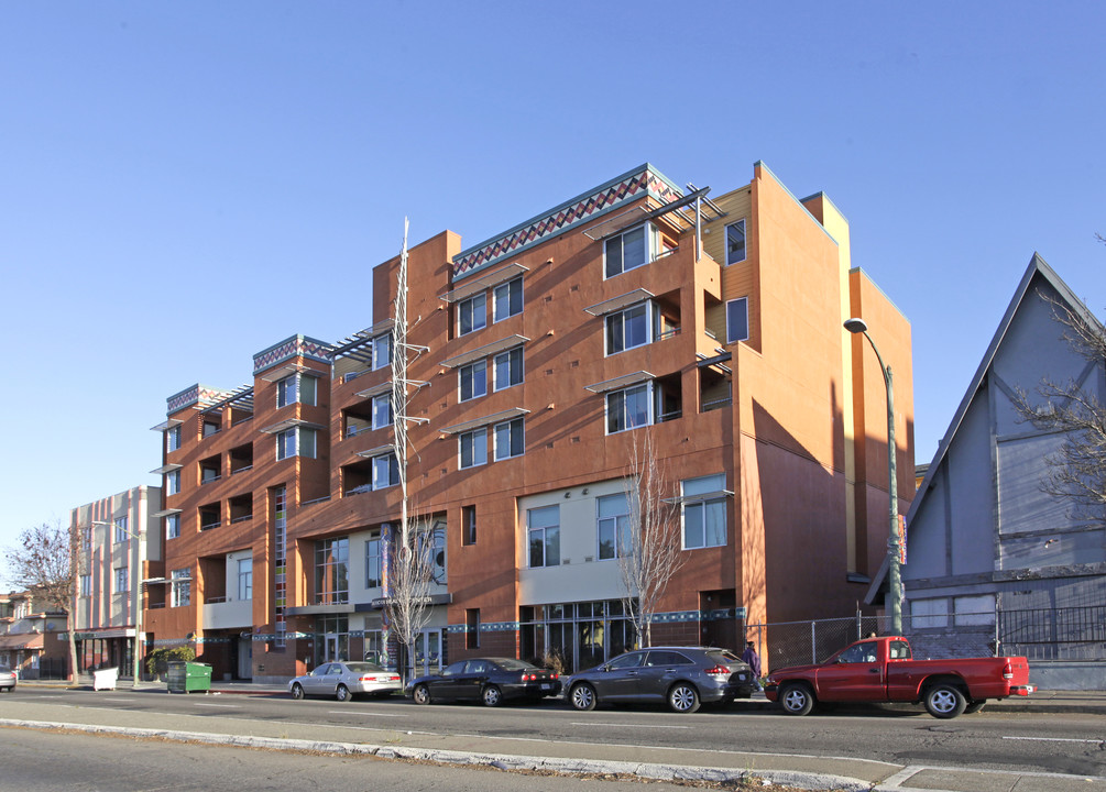 Seven Directions Apartments in Oakland, CA - Building Photo