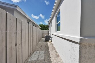 1413 SW 3rd St in Miami, FL - Building Photo - Building Photo