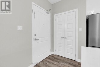 610 Farmstead Dr in Milton, ON - Building Photo - Building Photo