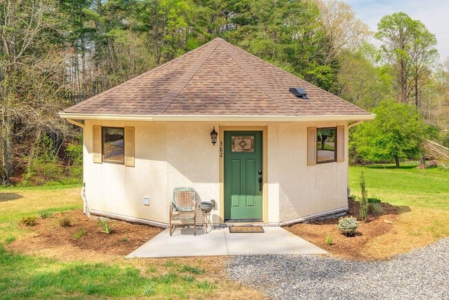382 Old Leicester Rd in Asheville, NC - Foto de edificio - Building Photo
