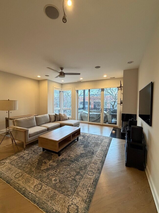 2251 W Wabansia Ave in Chicago, IL - Building Photo - Building Photo