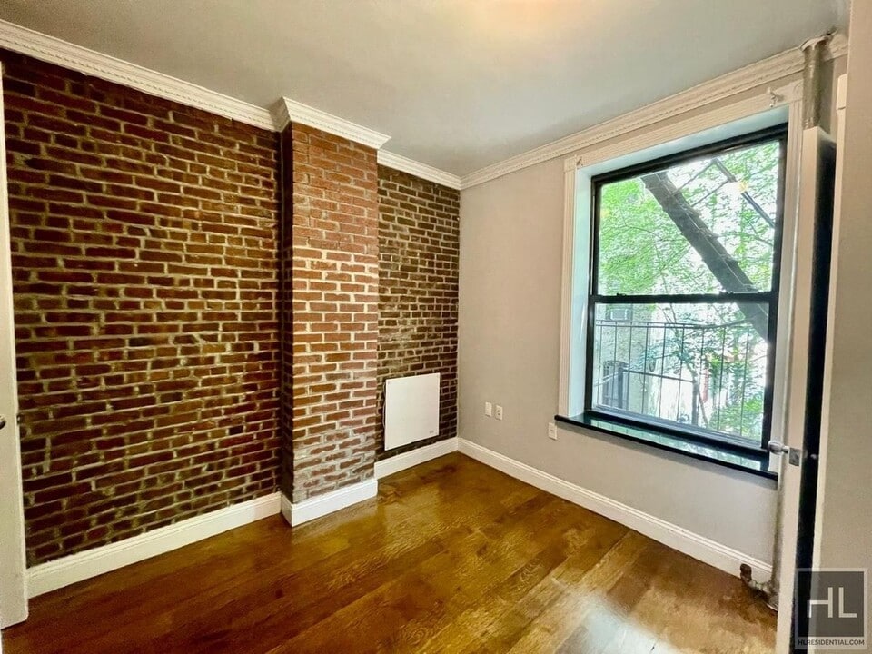 West 103rd Street in New York, NY - Building Photo