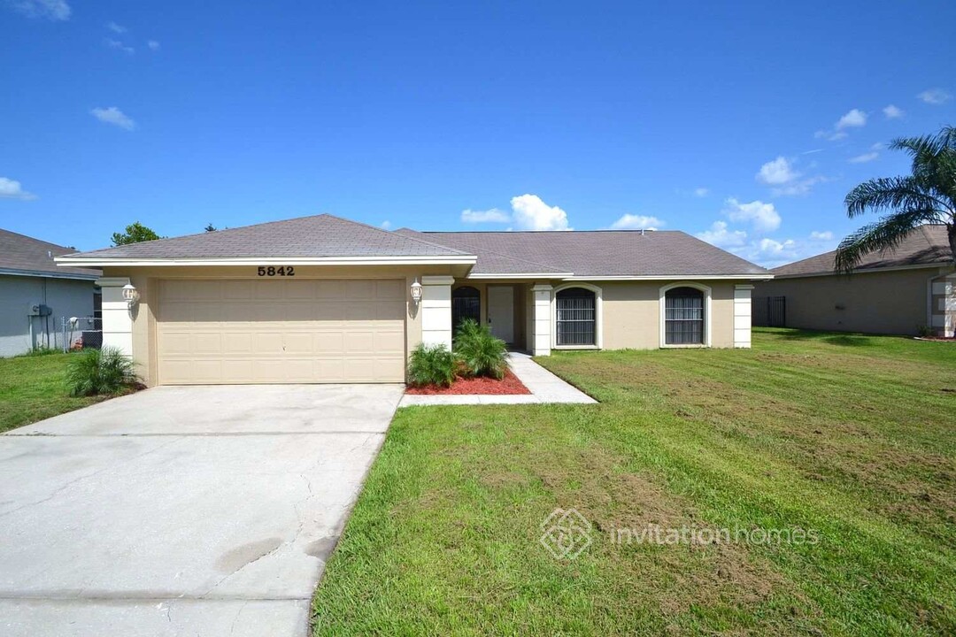 5842 Daughtery Downs Loop in Lakeland, FL - Building Photo