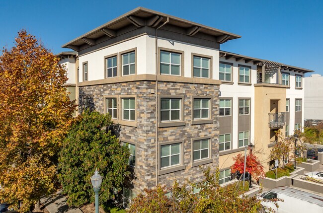 888 San Mateo Apartments in San Mateo, CA - Building Photo - Building Photo