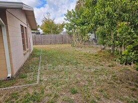 1635 Newport Ct in Ft. Myers, FL - Building Photo