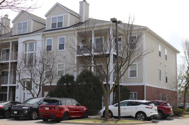 property at 3333 Stratford Ct