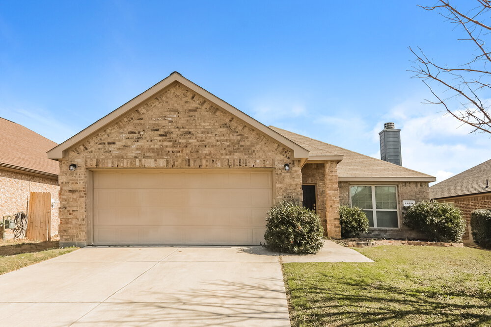 1429 Hawk Valley Dr in Little Elm, TX - Building Photo