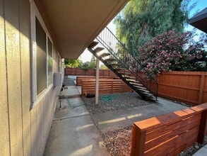 3747 Churn Crk Rd in Redding, CA - Building Photo - Building Photo