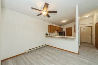 1371 Cunat Ct in Lake In The Hills, IL - Building Photo - Building Photo