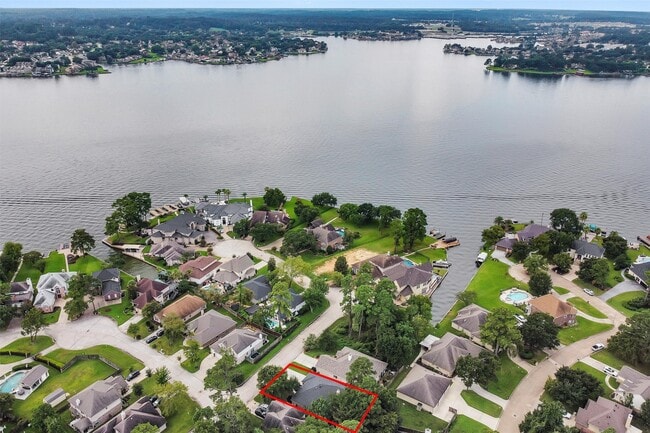 property at 12822 Lakeshore Dr
