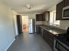 918 Simpson St in Evanston, IL - Building Photo - Building Photo