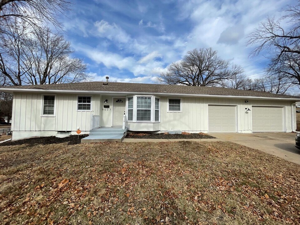 9607 Belmont Ave in Kansas City, MO - Building Photo