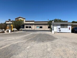415 W Ridgecrest Blvd in Ridgecrest, CA - Building Photo - Building Photo