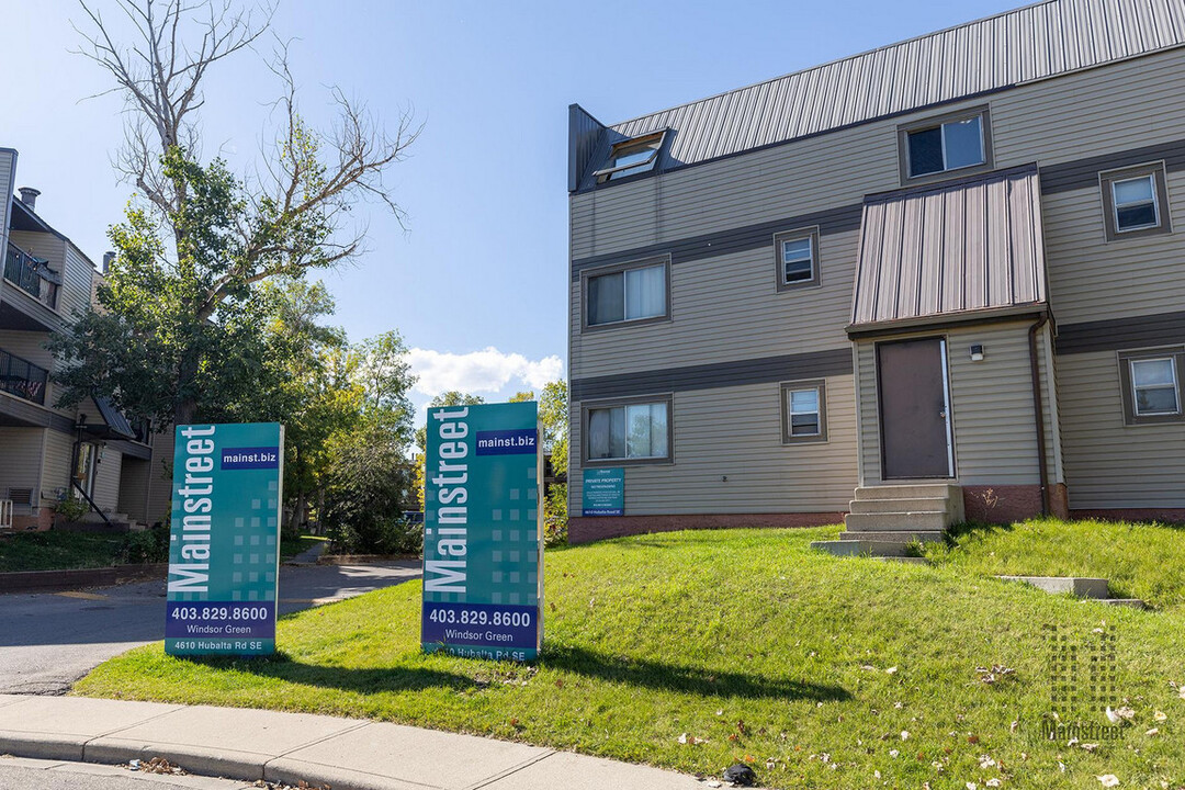 Windsor Green in Calgary, AB - Building Photo