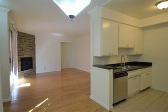 11107 La Maida St in Los Angeles, CA - Building Photo - Building Photo
