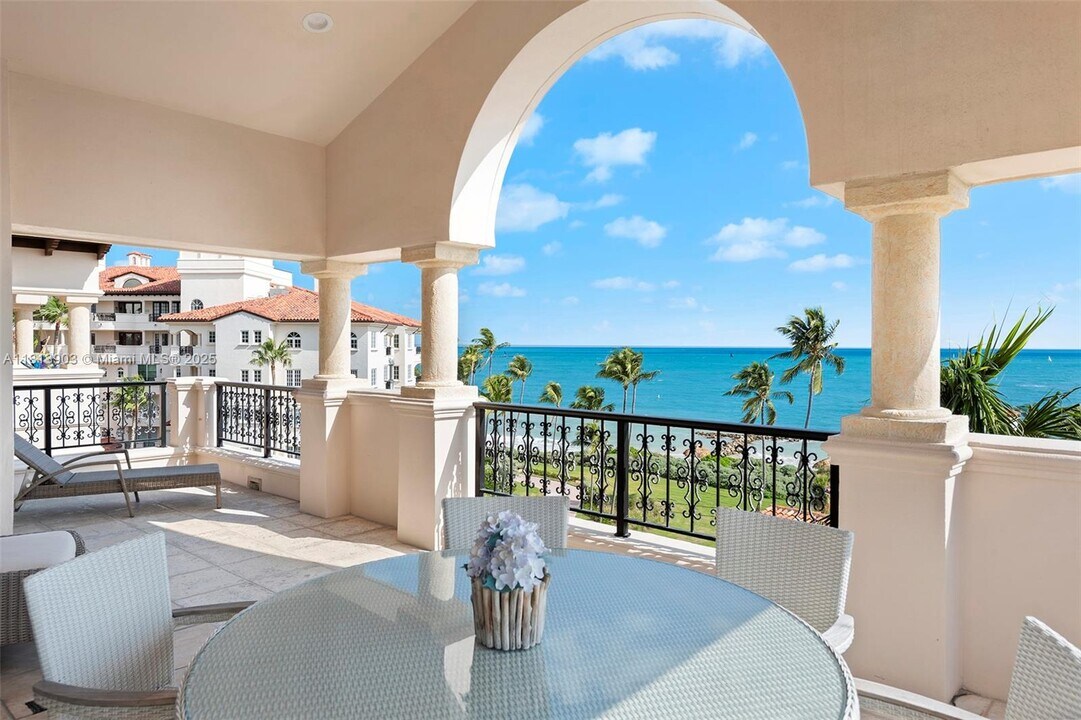 19253 Fisher Island Dr in Miami Beach, FL - Building Photo