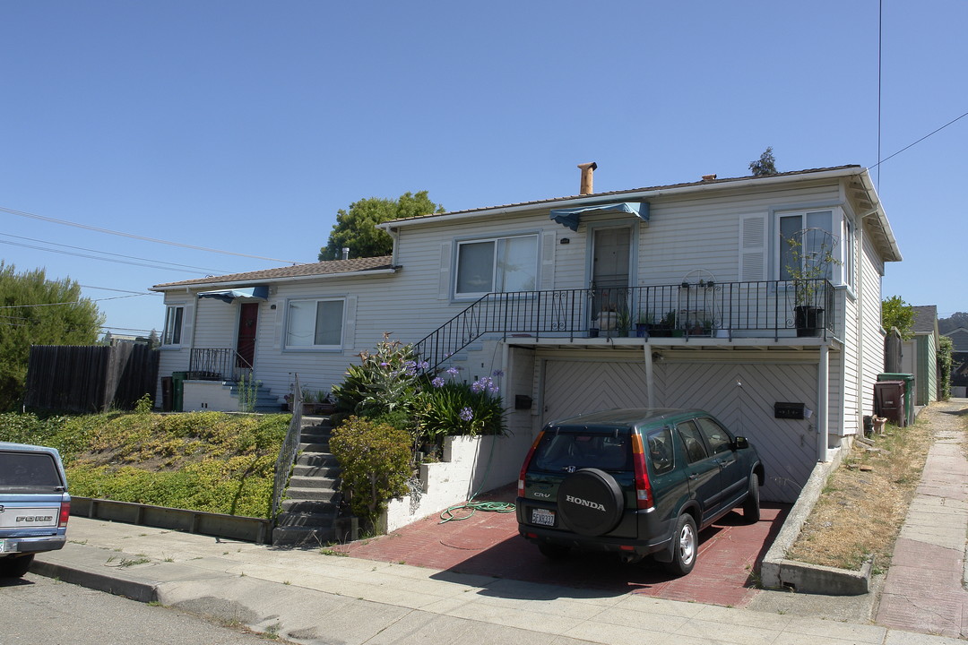 2400-2402 Delmer St in Oakland, CA - Building Photo