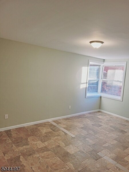 129 N Walnut St-Unit -B5 in East Orange, NJ - Foto de edificio