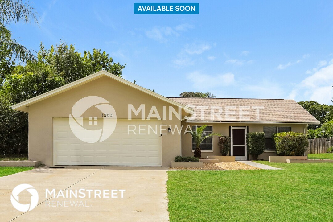 1303 Pine Needle Rd in Venice, FL - Building Photo