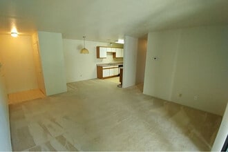 3435 Santa Rosa Way in Redding, CA - Building Photo - Building Photo
