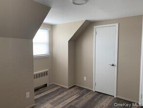 40 Lorraine Rd in Island Park, NY - Building Photo - Building Photo