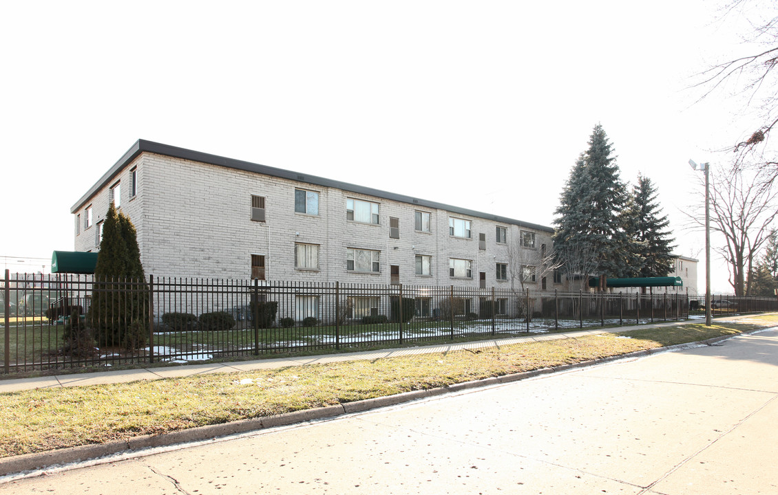 Pineridge Park Apartments in Inkster, MI - Building Photo