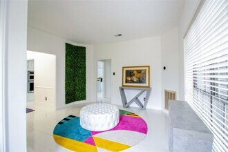 1914 Hickory Lawn Dr in Houston, TX - Building Photo - Building Photo