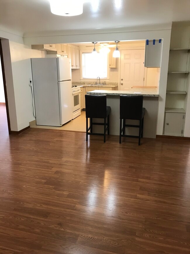 2326 Worton Blvd, Unit 3 in West Mifflin, PA - Foto de edificio - Building Photo