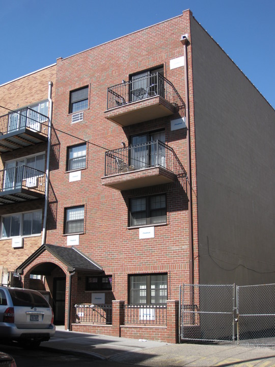 26-26 30th St in Long Island City, NY - Foto de edificio