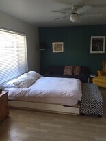 110 Brooks Ave, Unit 2 in Venice, CA - Building Photo