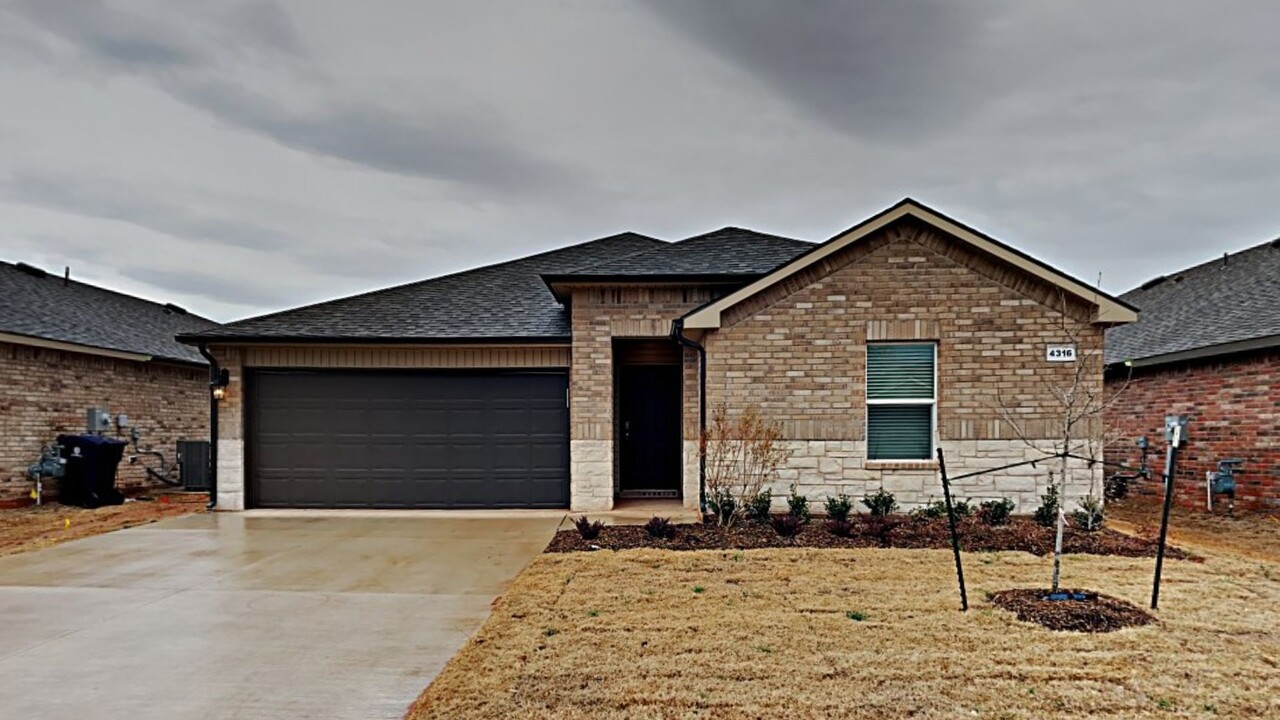 4316 Palmetto Blf Dr in Mustang, OK - Building Photo