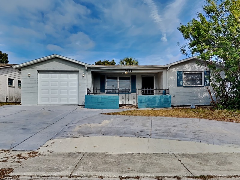 7431 San Moritz Dr in Port Richey, FL - Building Photo